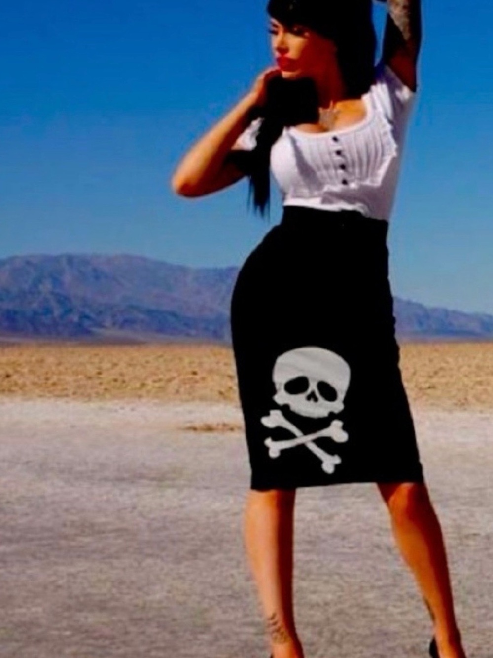 Pinup Couture Deadly Dames Black Satin Pencil Skirt With Skull Print Size L NWOT